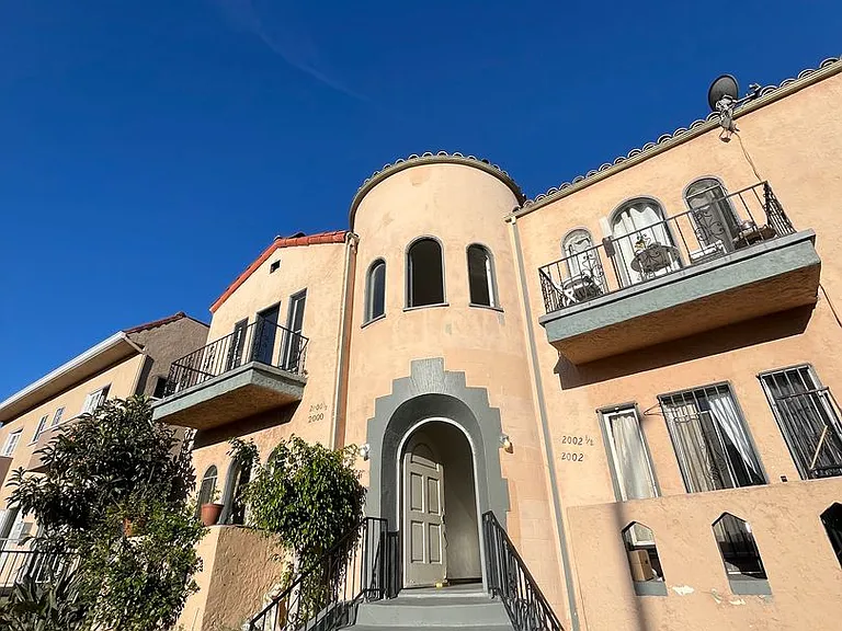 2000 S Harcourt Ave — Photo 1