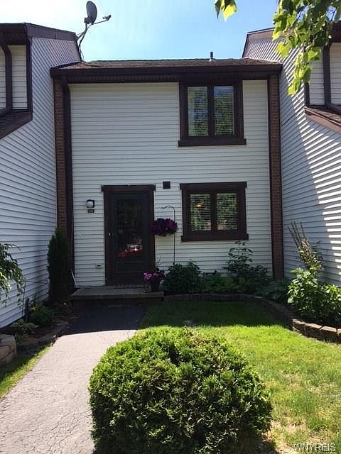 1st image of 653 Charlesgate Cir