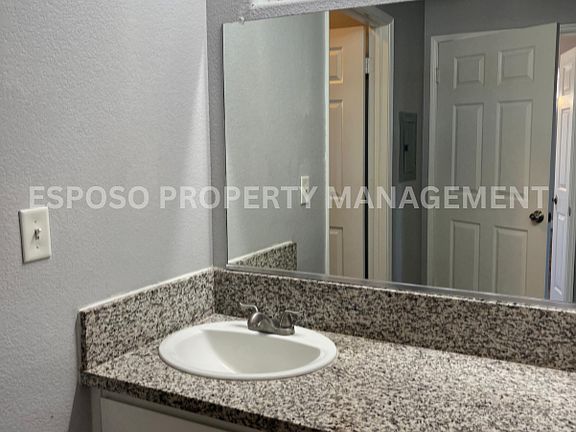 4th image of 1565 W Swift Ave #1