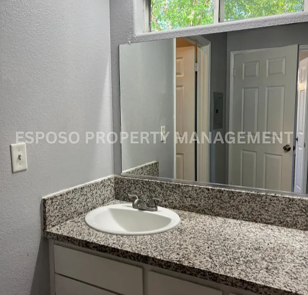 1565 W Swift Ave #205 — Photo 4