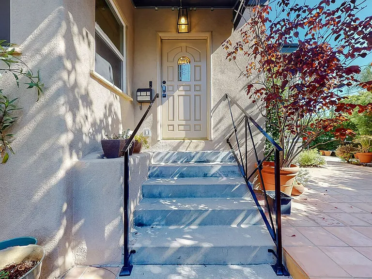 9001 Lloyd Pl — Photo 4