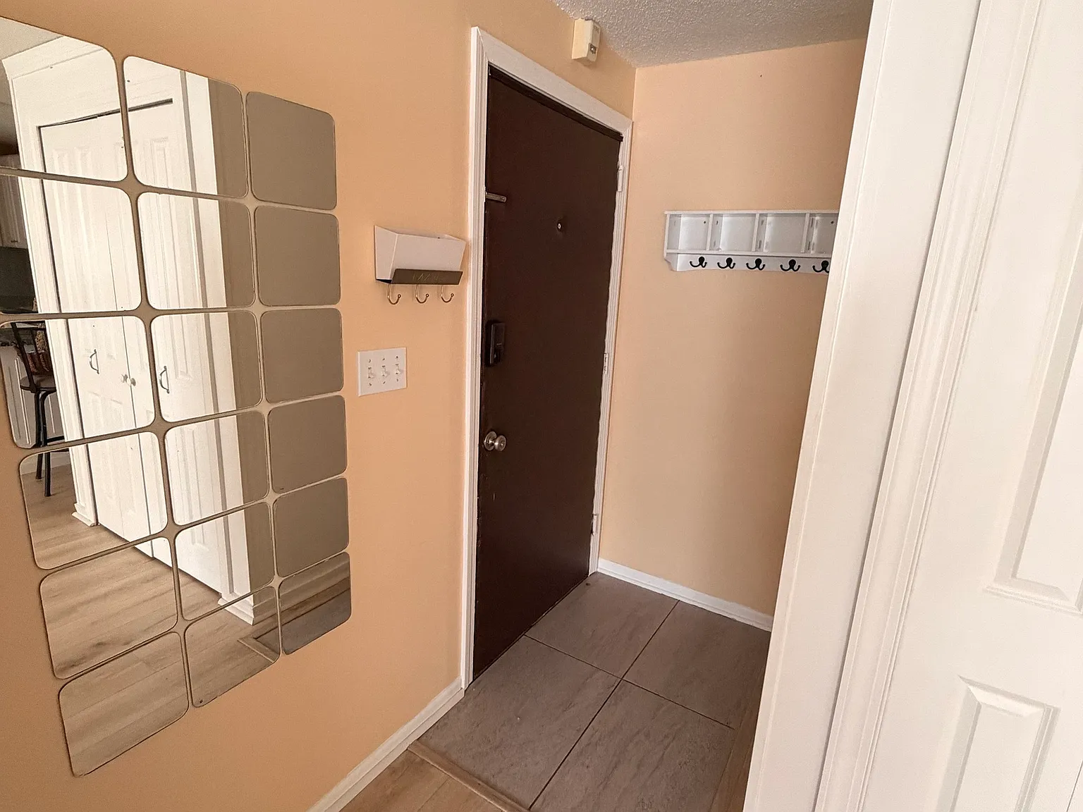 2 bed, 1.0 bath, 777 sqft, $1,600 — Photo 3