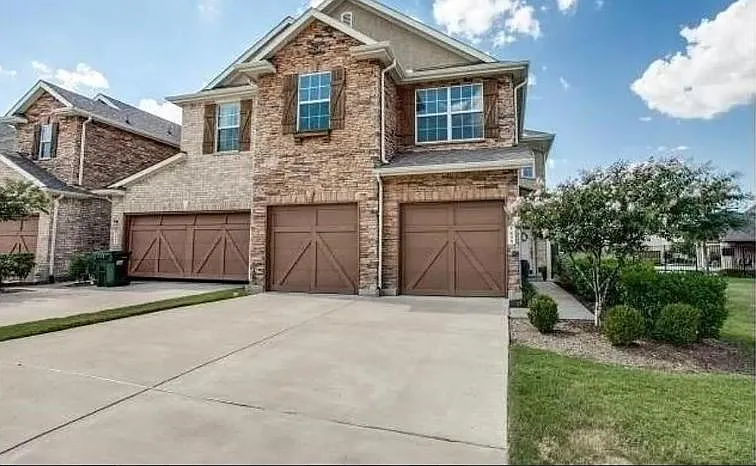 5899 Clearwater Ct — Photo 3