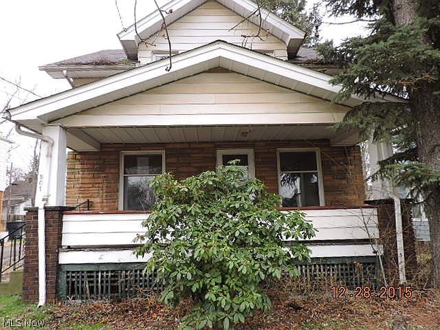 1st image of 807 East Ave SE