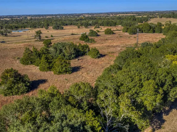 4 Greenvine Rd, Brenham, TX 77833