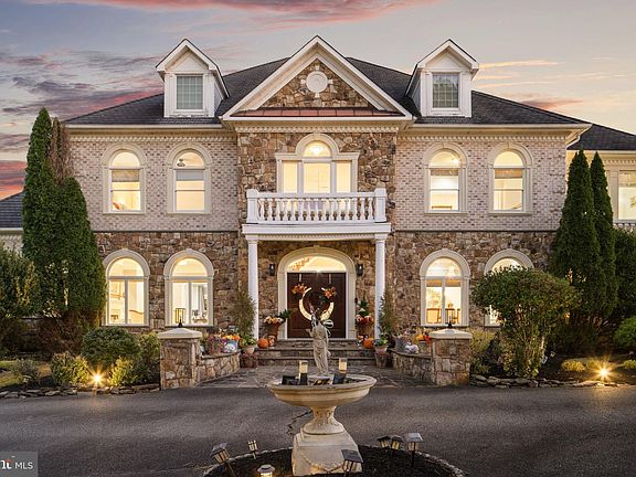 5th image of 627 Walker Rd