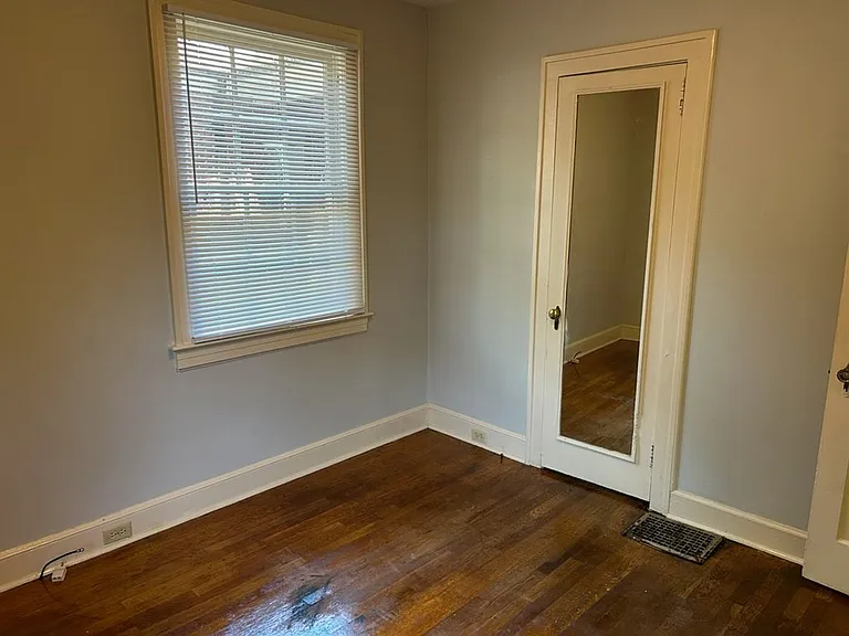 2300 Rosewood Ave — Photo 5