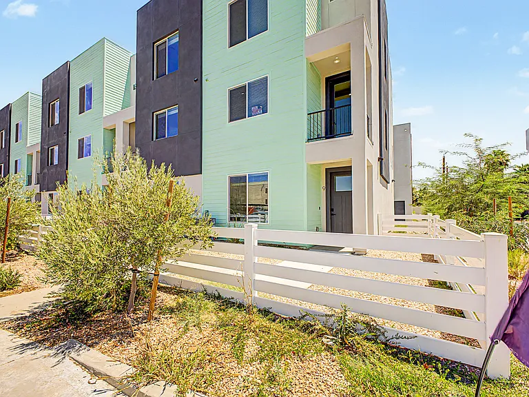 2601 E Clarendon Ave #9 — Photo 34