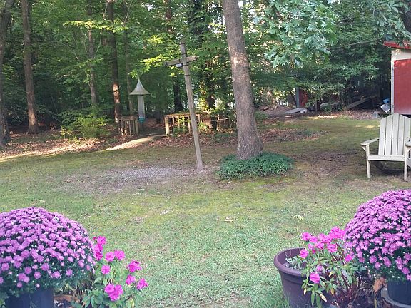 4th image of 204 Castle Ln