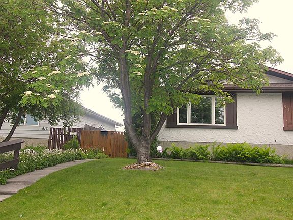 3rd image of 515 N Blackthorn Rd NE