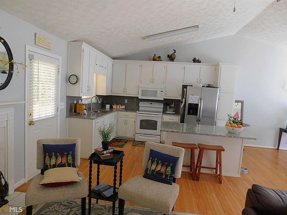 3rd image of 3942 Edgebrook Dr #38