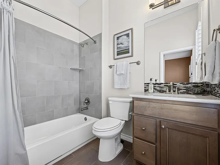 1112 Highknoll Ln #B — Photo 27