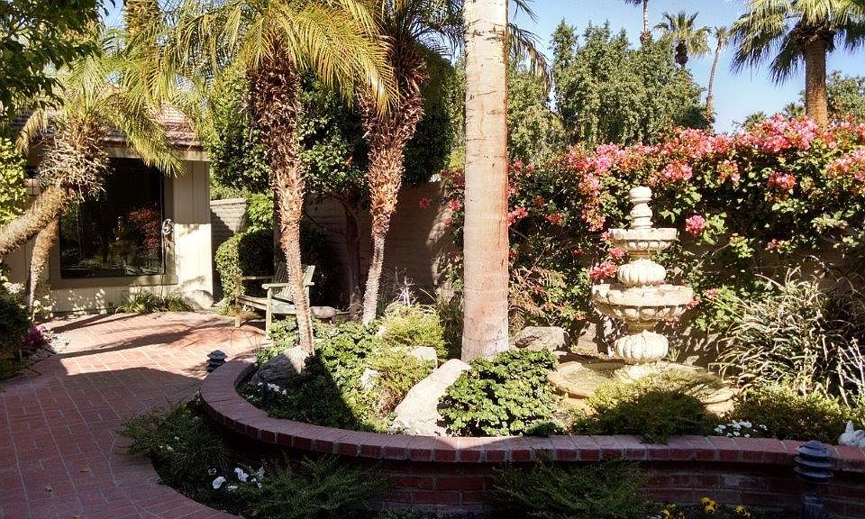 Serene side yrd w/fountain