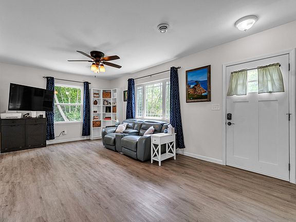 5th image of 26870 Norfolk St