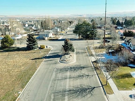 3rd image of L10-B1 E Greenwillow Ln
