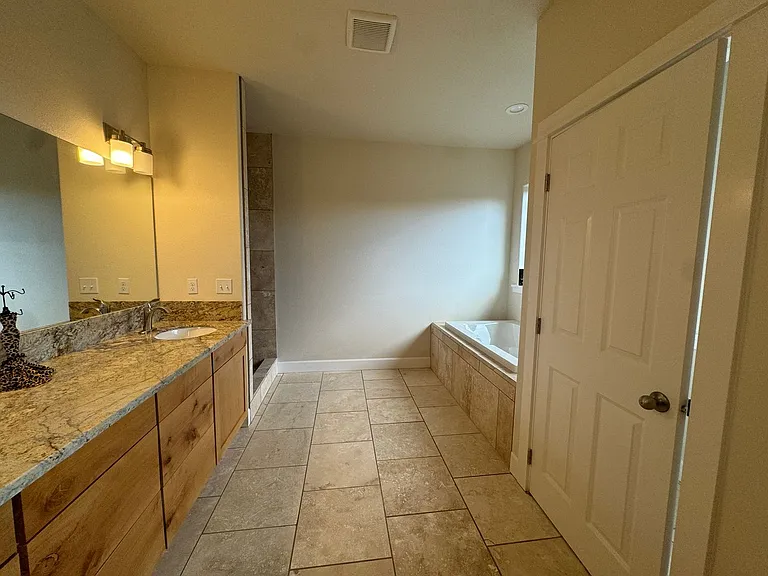 1811 NE Alameda Ave — Photo 23