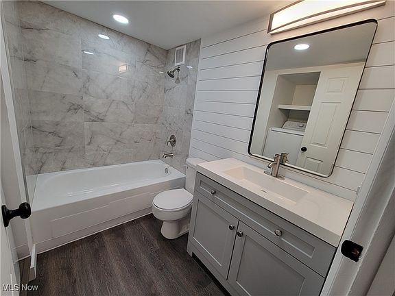 5th image of 1651 Mentor Ave APT 3005