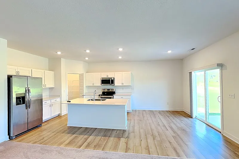 3 bed, 2.0 bath, 1567 sqft, $1,725 — Photo 3