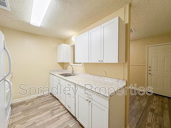 4th image of 4404A Briar Cliff Rd