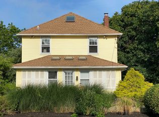 61 Depot Rd, Westhampton Beach, NY 11978