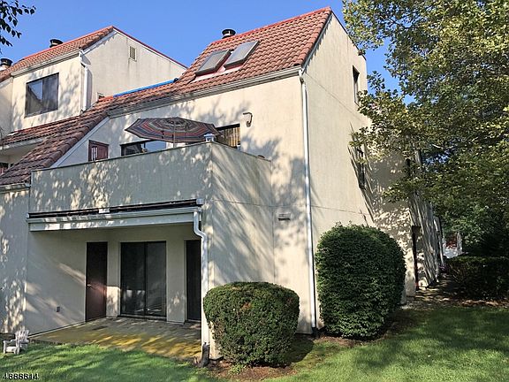 2nd image of 18 Cerone Ct