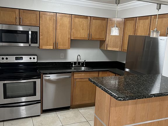 2nd image of 1110 NE 16th Pl #2
