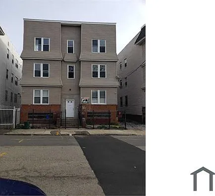 3 bed, $2,200 — Photo 1