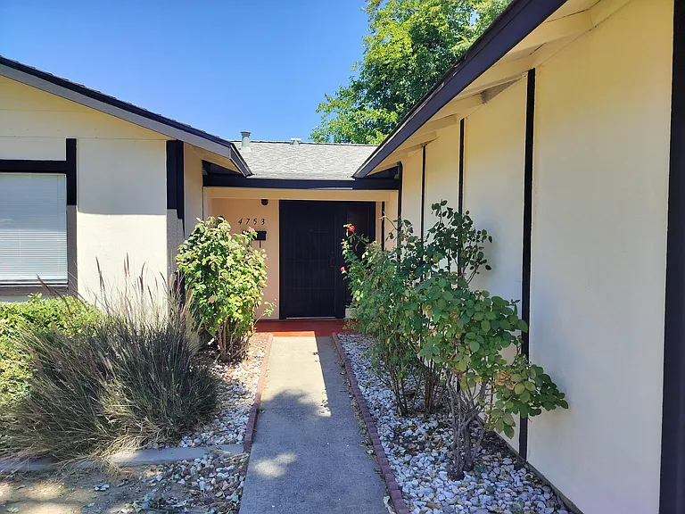 4753 Tacomic Dr — Photo 3