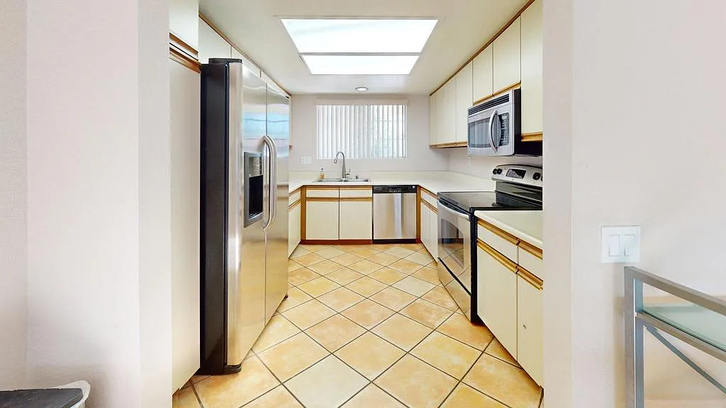 2 bed, 2.0 bath, 1175 sqft, $2,350 — Photo 3