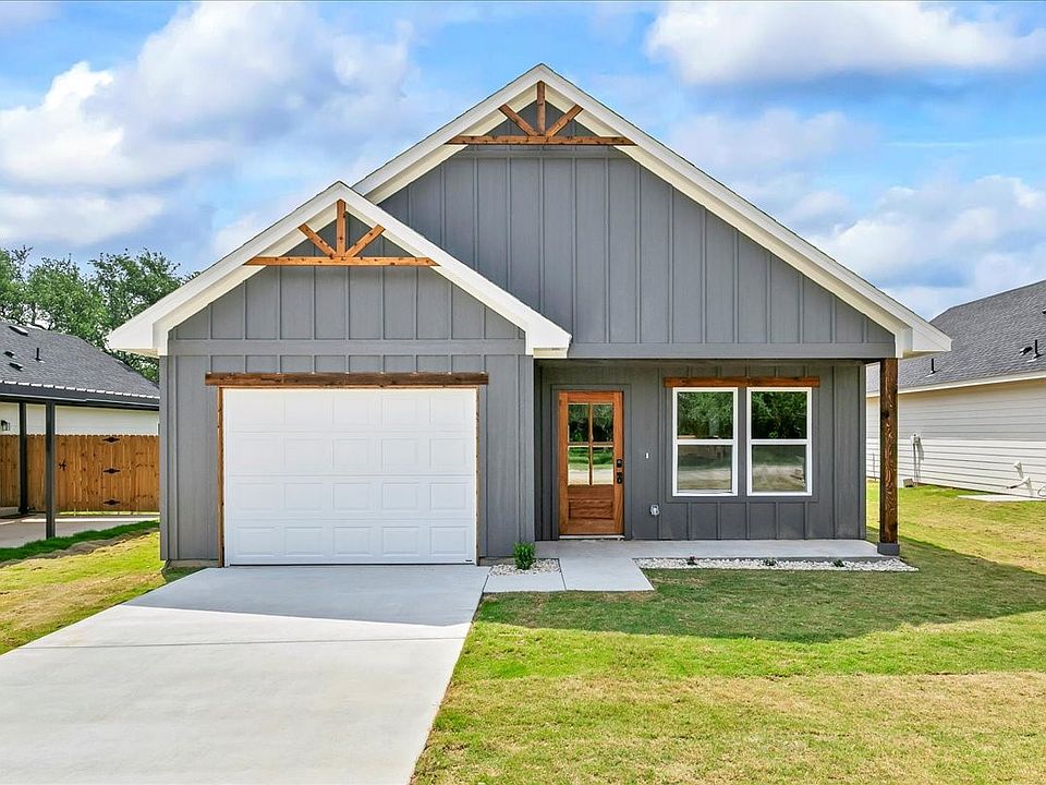1st image of 805 Arrowhead Ct