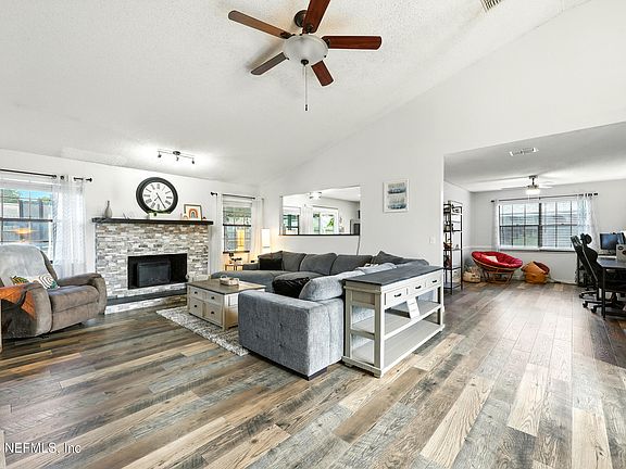 4th image of 8462 SAND POINT Drive W
