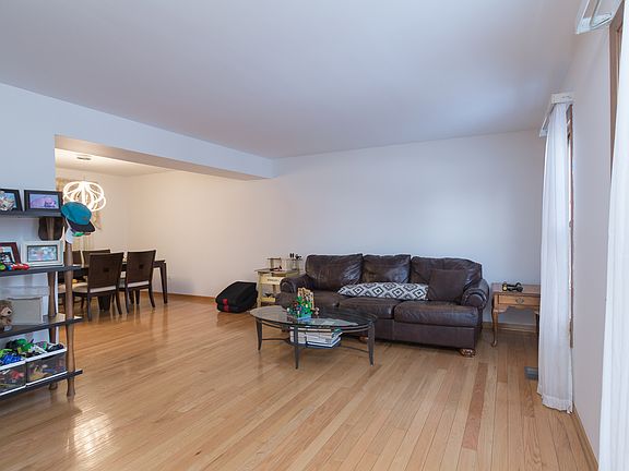 2nd image of 1184 Lexington Dr