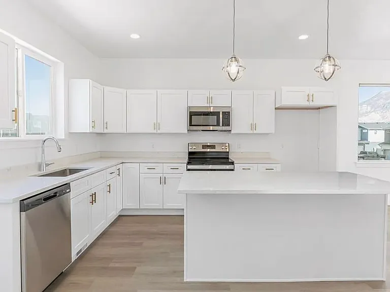 476 S 680 E — Photo 16