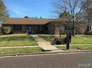 805 Hillcrest Dr, Washington, IL