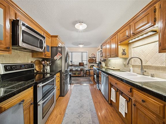 5th image of 21570 Indian Creek Dr