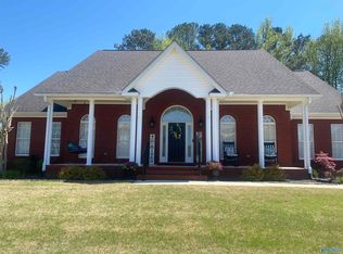 1110 Ridgecrest Ln NE, Hartselle, AL 35640