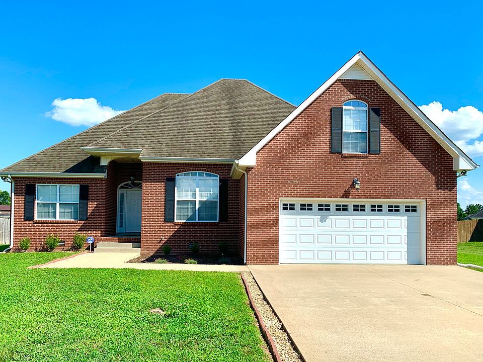 1st image of 828 Ellie Nat Dr