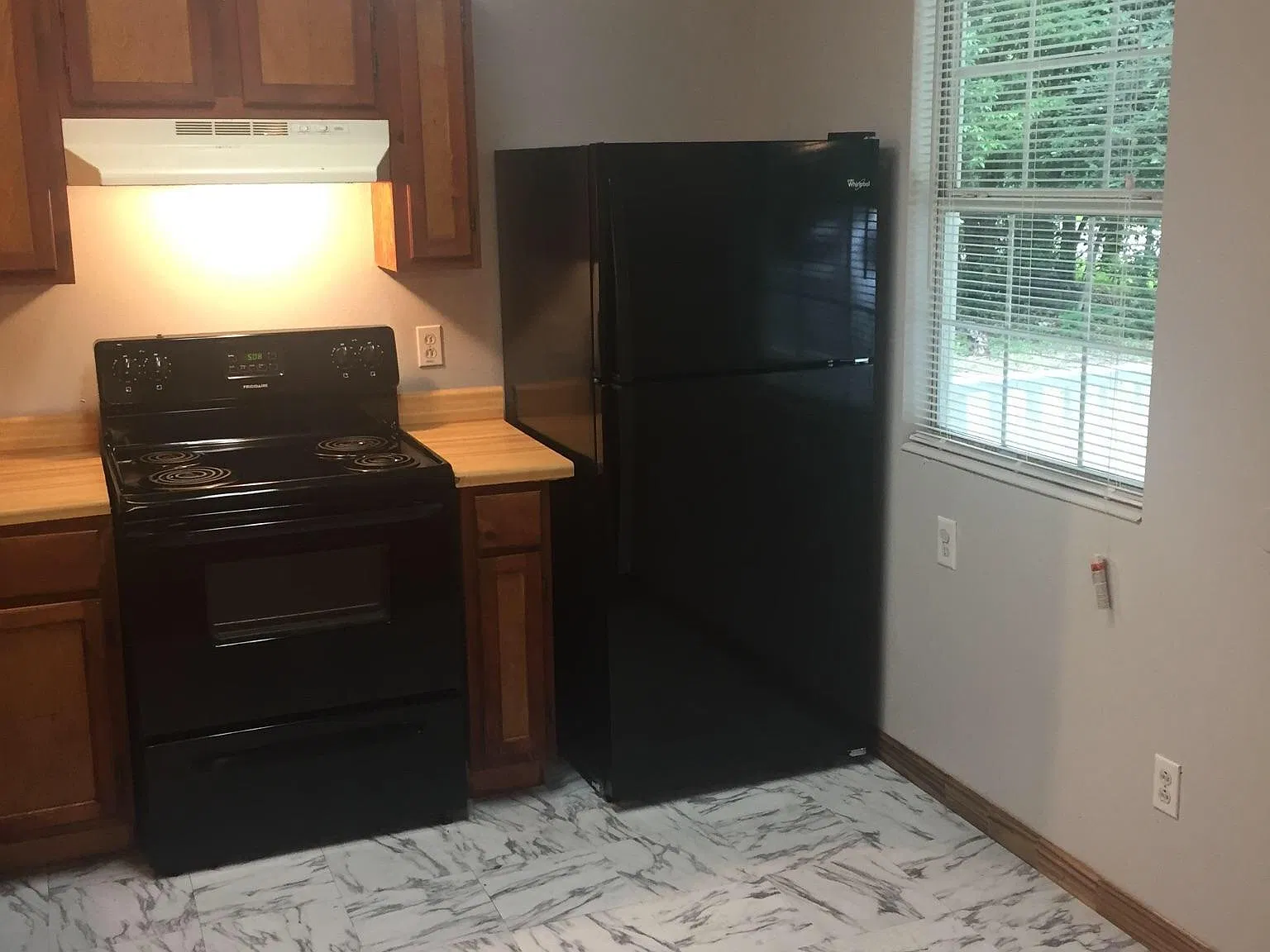 950 E Avenue H — Photo 3