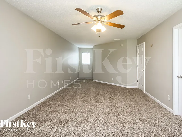 10672 Glenayr Dr — Photo 7
