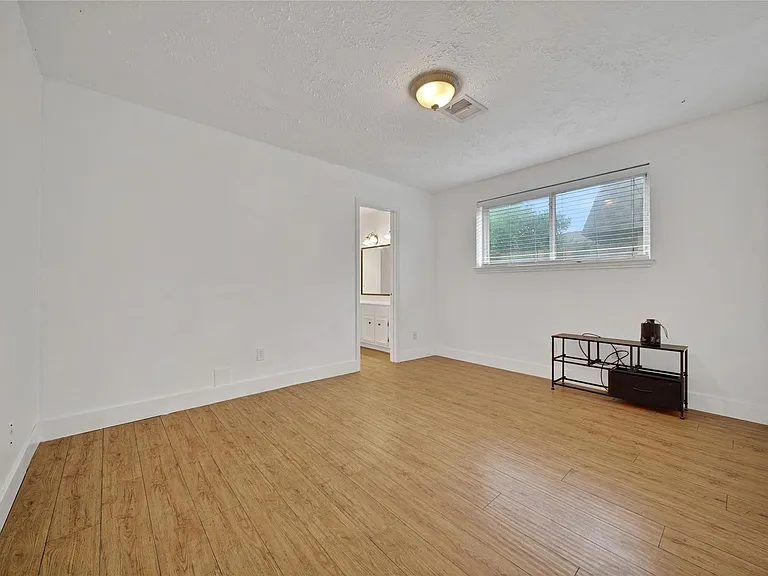 626 Park Knoll Ln — Photo 16