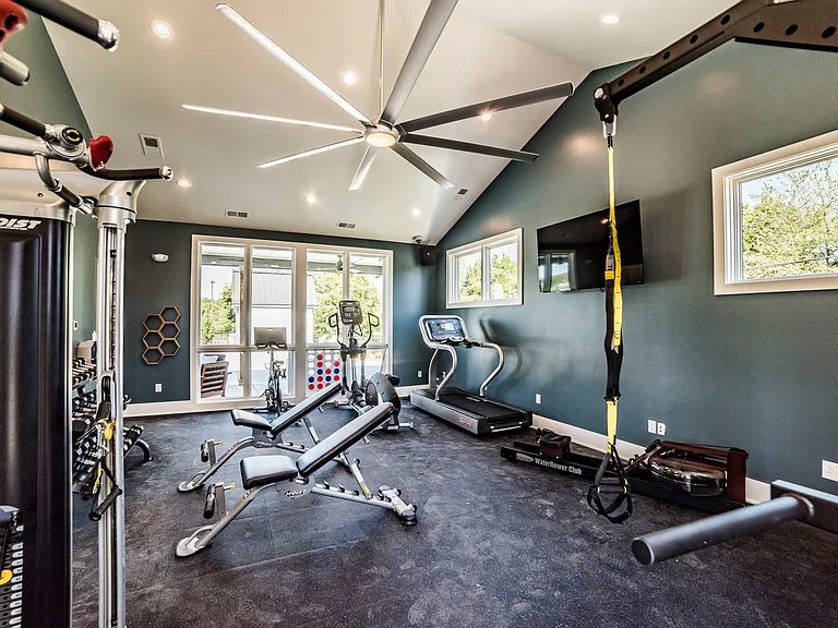 24-Hr Fitness Center with Cardio