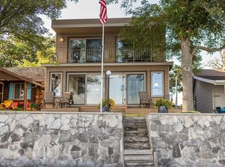 921 N Shore Dr, Clear Lake, IA 50428