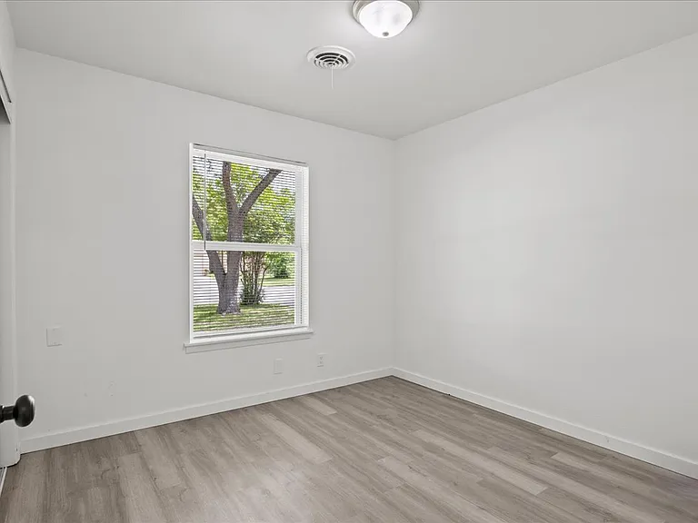 317 E Wright Blvd — Photo 16