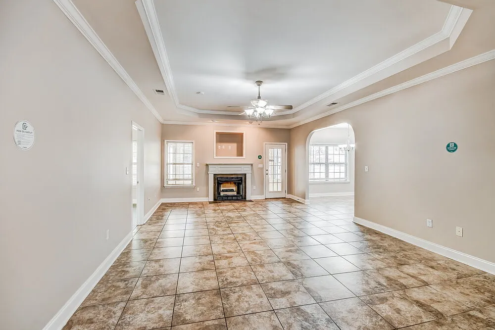 3 bed, 2.0 bath, 1430 sqft, $1,705 — Photo 4
