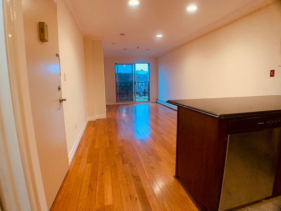 1st image of 25-52 33rd St #4A