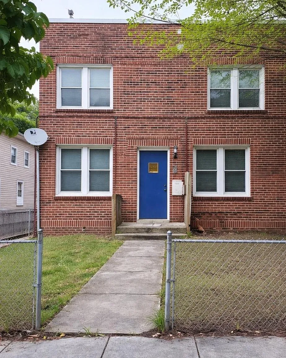 3 bed, 2.0 bath, 2064 sqft, $3,254 — Photo 1