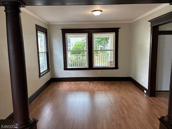 4th image of 54 Chestnut St