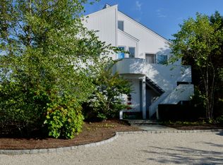 3 Washington Dr, Hampton Bays, NY 11946