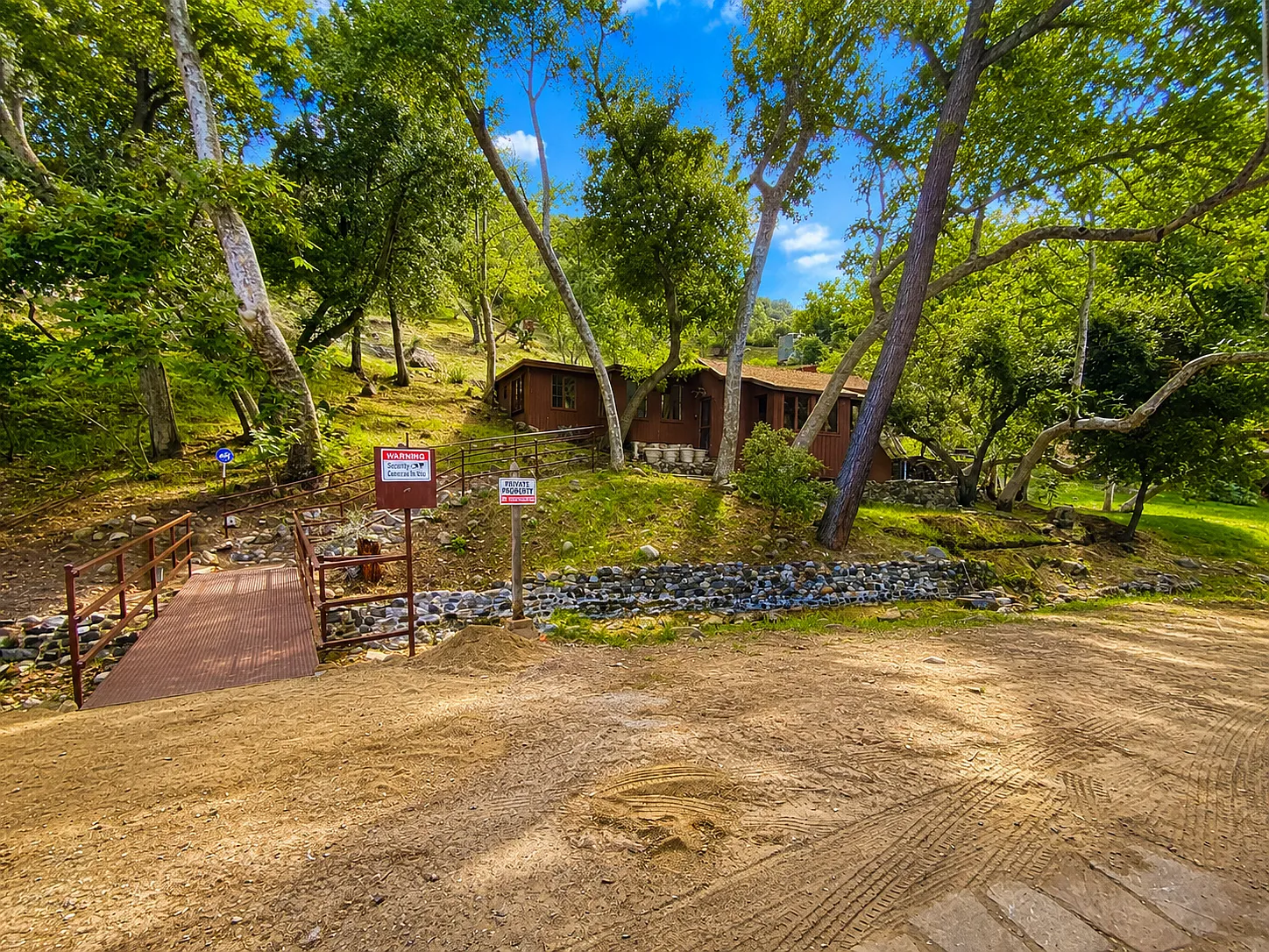 1704 Sycamore Dr — Photo 3