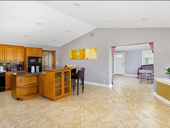 4th image of 272 NW 45th St